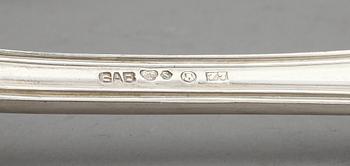 BESTICKSERVISDELAR, silver, Guldsmedsaktibolaget, Stockholm, 1900-talets första hälft. Totalvikt: ca 4700 gram.