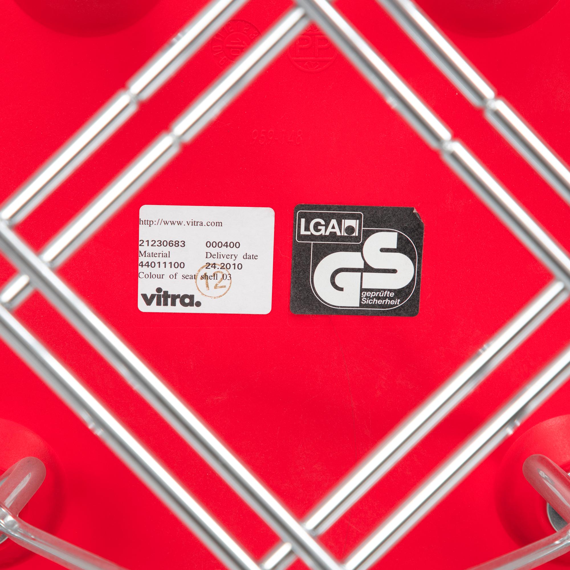 Charles & Ray Eames, karmstolar, 3 st, "Plastic Armchair DAR", Vitra, 2010.