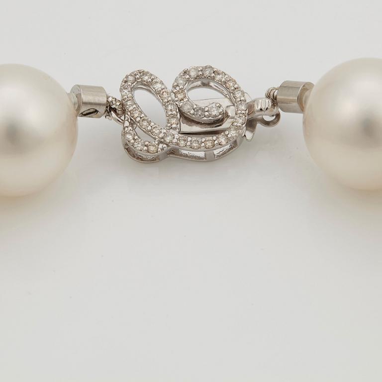 PÄRLCOLLIER.
