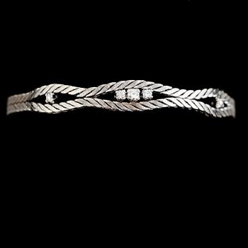 ARMBAND, 18K vitguld, briljantslipade diamanter. Vikt ca 23 g.