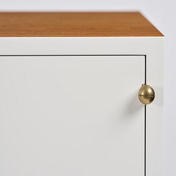 Josef Frank, sideboard, modell 2137, Firma Svenskt Tenn, samtida produktion.