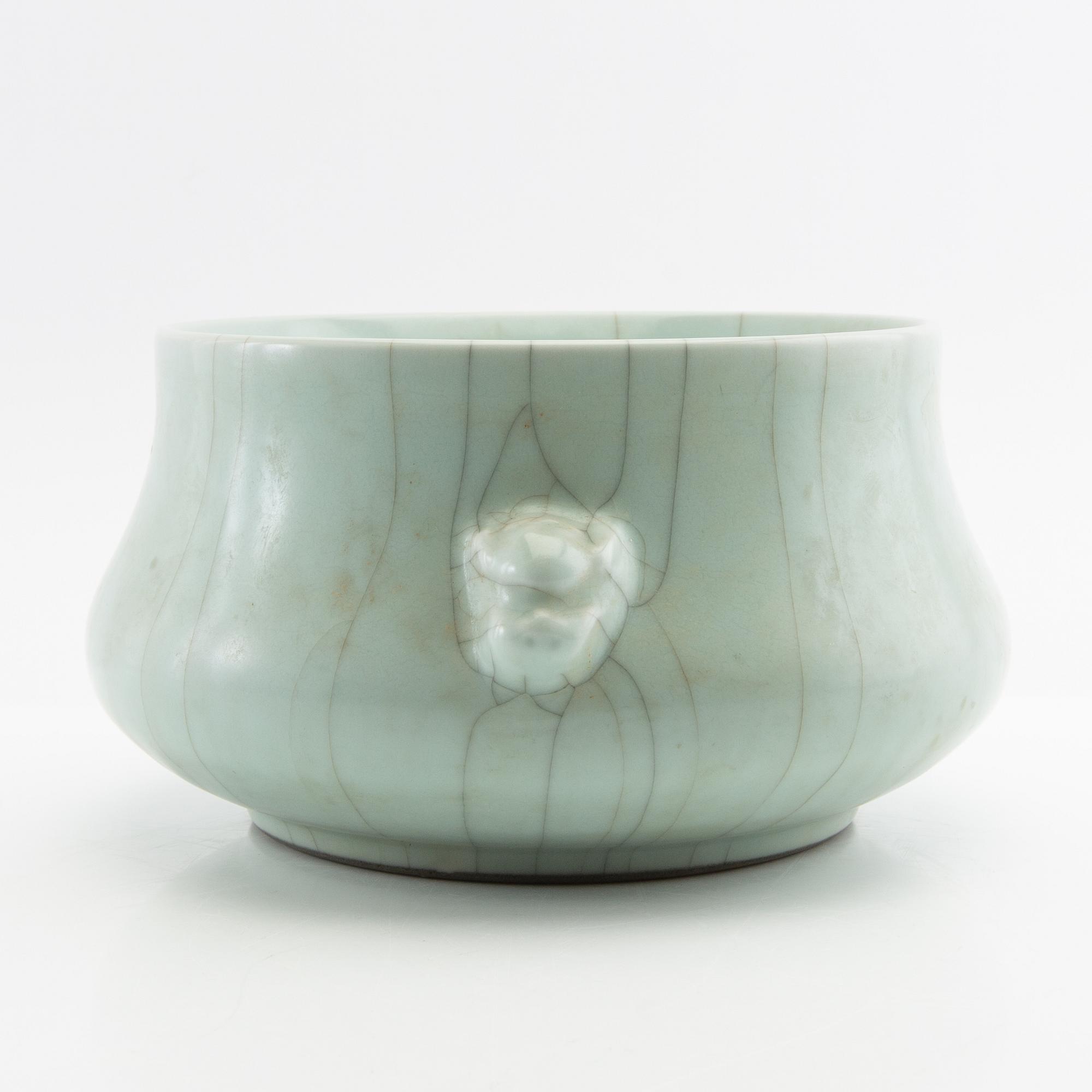 Incense burner China early 20th century porcelain.