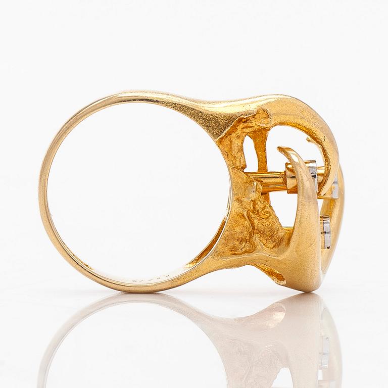 Björn Weckström, An 18K gold ring, with octagon-cut diamonds totalling ca 0.06 ct according to engraving, Lapponia 1975.