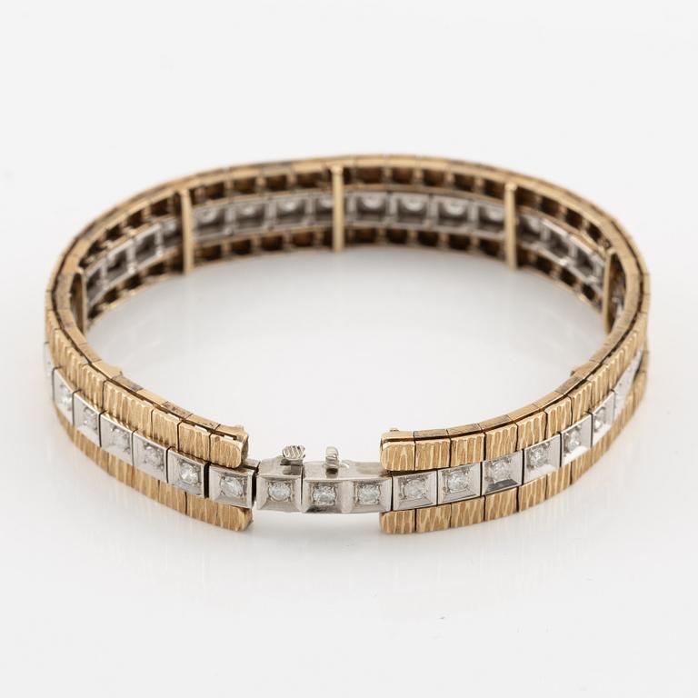 Bracelet in 14K gold and white gold with brilliant-cut diamonds.