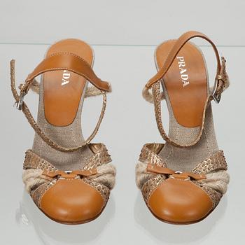 SKOR, sandaletter, Prada.
