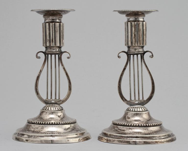 LJUSSTAKAR, ett par, silver, empire, Carl Fredrik Lilja, Karlskrona, 1820.