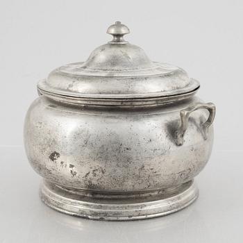 A pewter dish with cover, 19th century.
