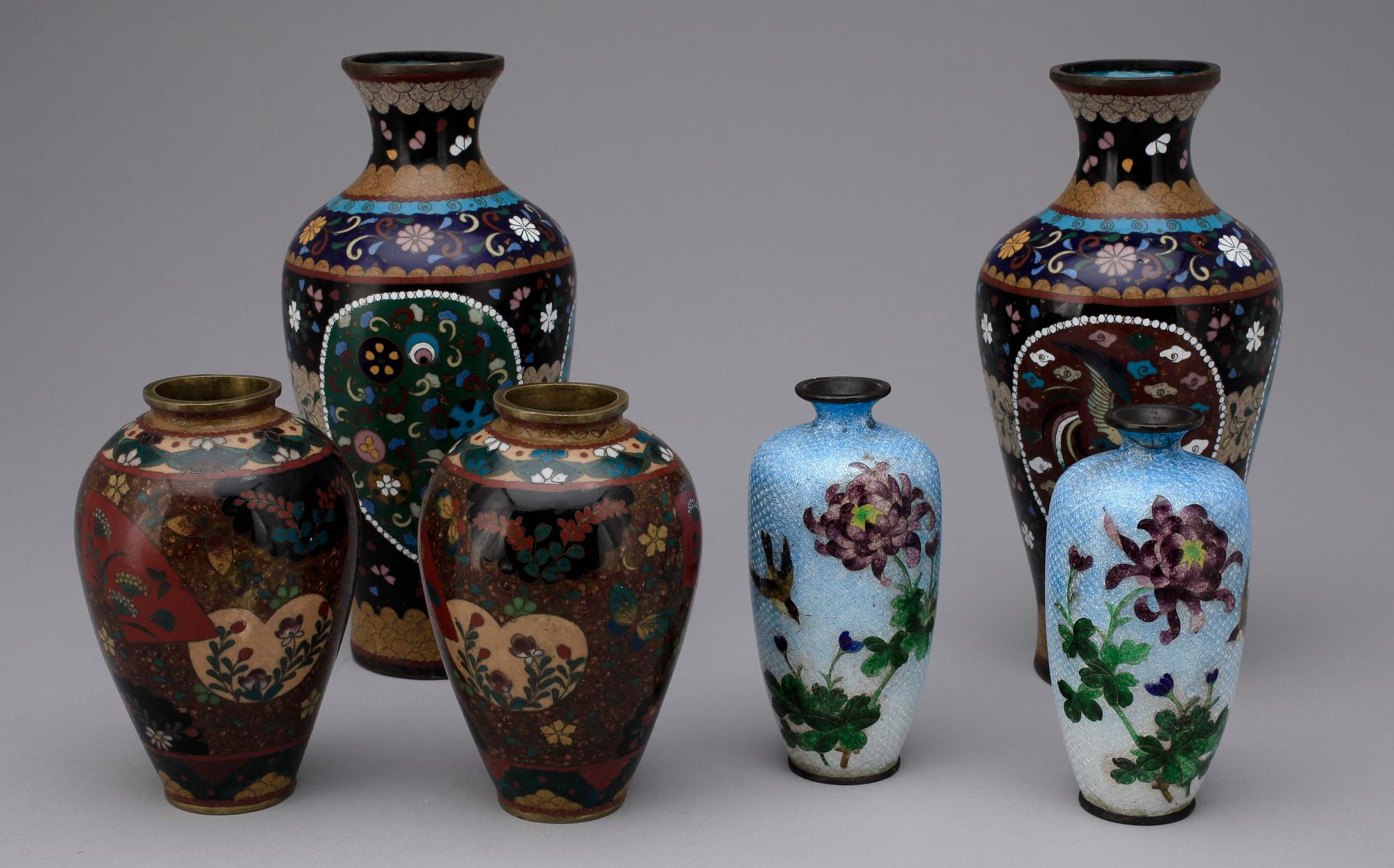 VASER, sex stycken, cloisonne. Japan, Meiji.
