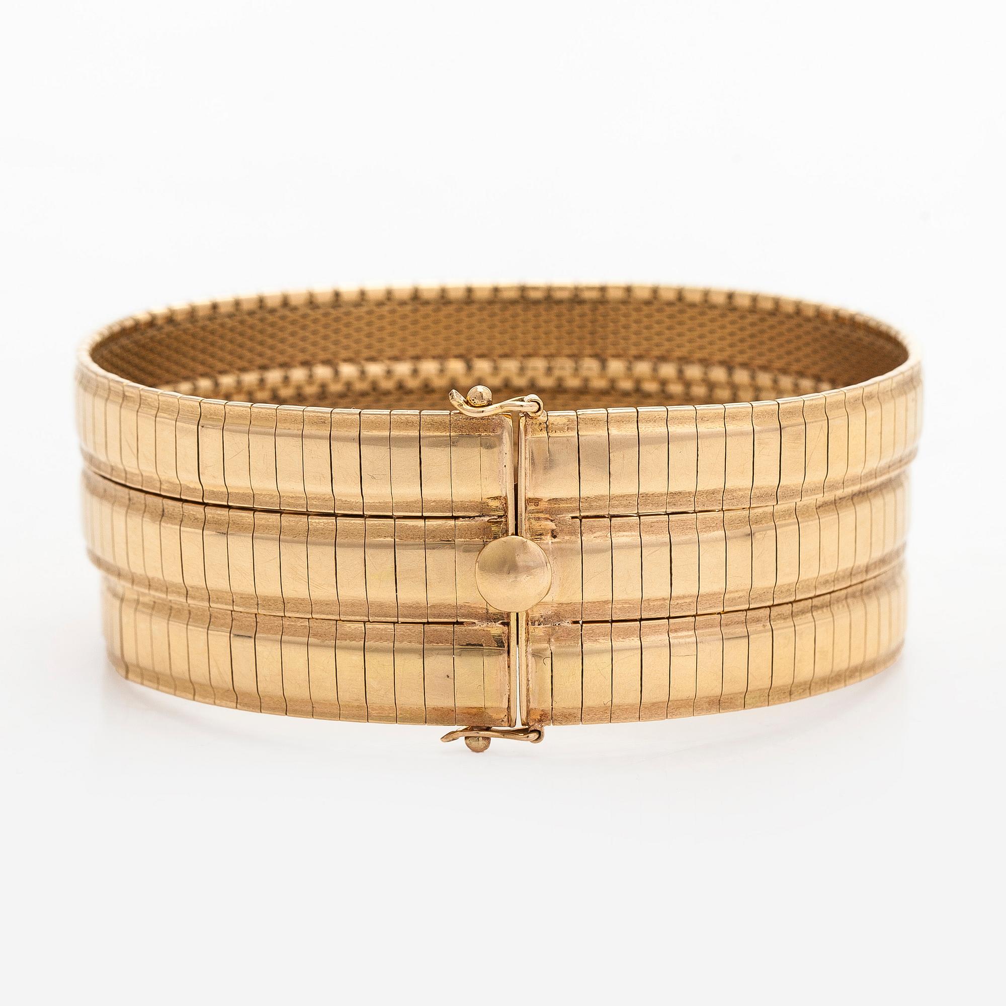An 18K gold bracelet.
