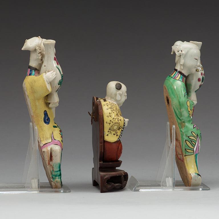 FIGURINER, tre stycken, porslin. Qingdynastin, 1800-tal.
