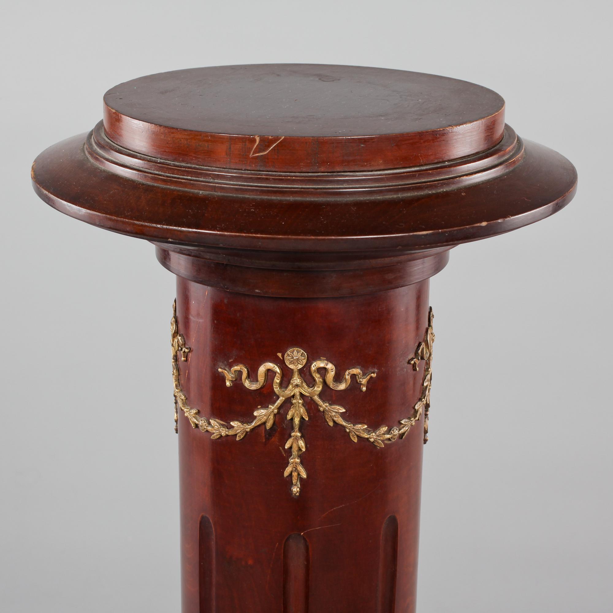 PIEDESTAL, empirestil, 1900-talets första hälft.