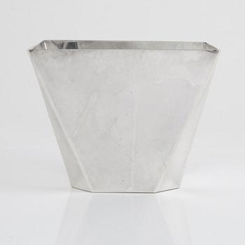 A sterling silver bowl, mark of Bo Klevert, Stcokholm 1992.
