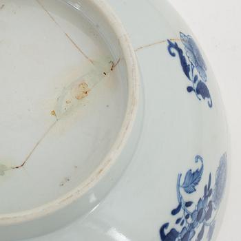 A blue and white punch bowl, Qing dynasty, Qianlong (1736-95).