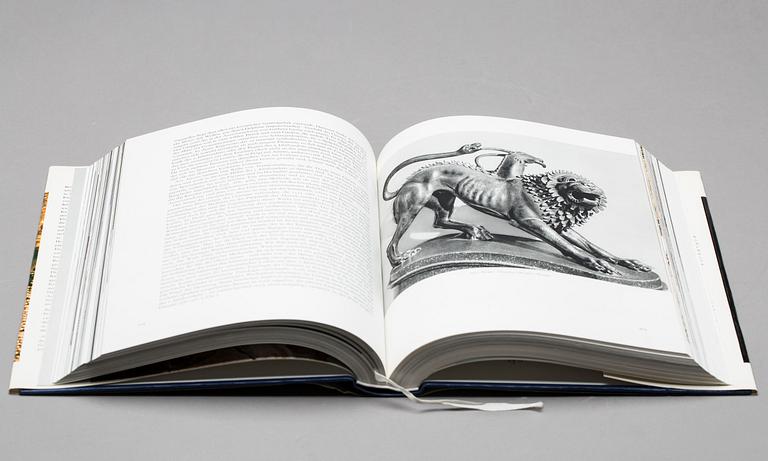 UNIVERSUM DER KUNST. 6 vol, Verlag C.H Beck, München and Romanische- Gotische Malerei, 2 vol. Skira.