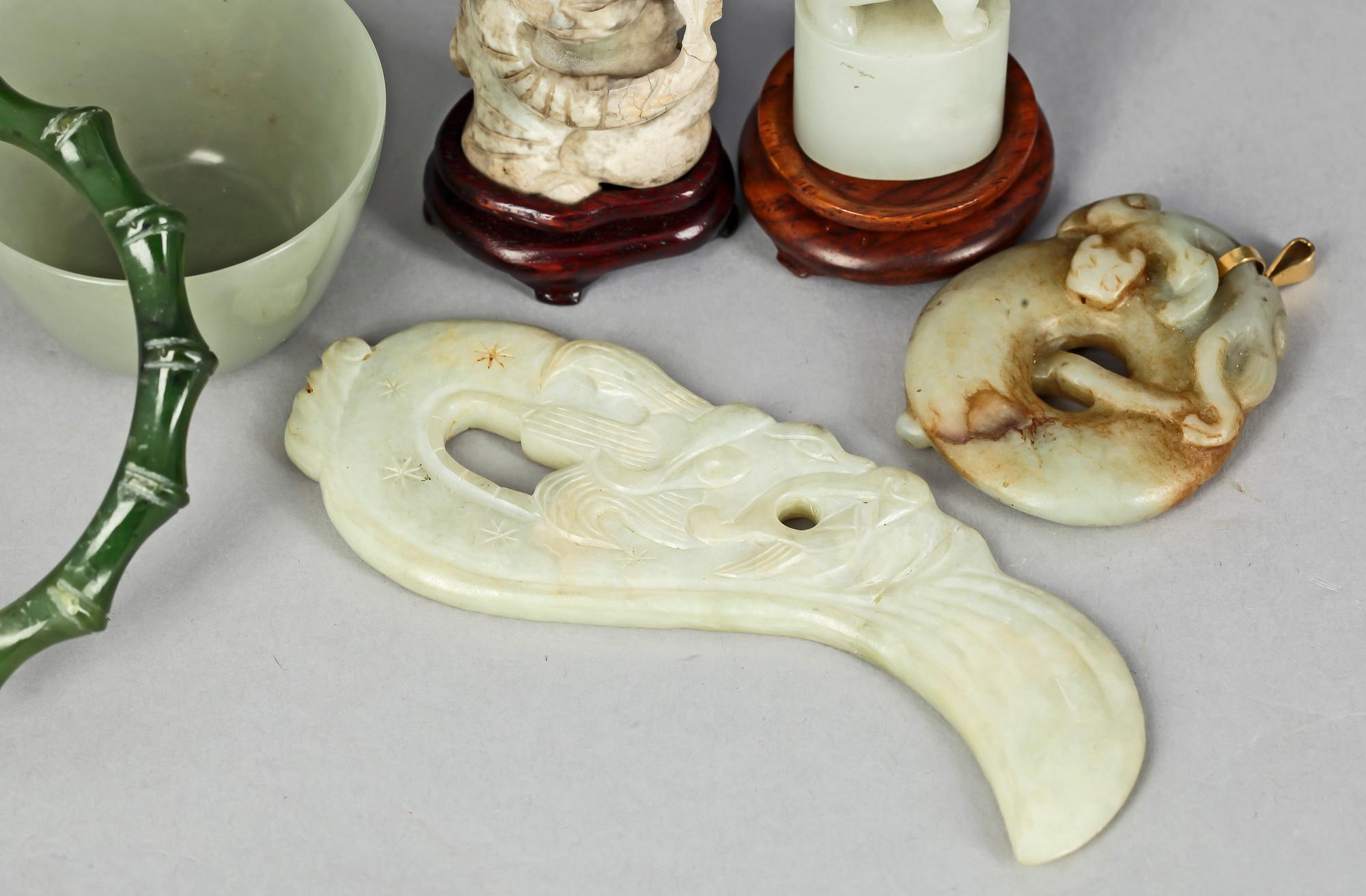 OBJEKT, sex stycken, nefrit. Kina, bl.a. 1800-tal.