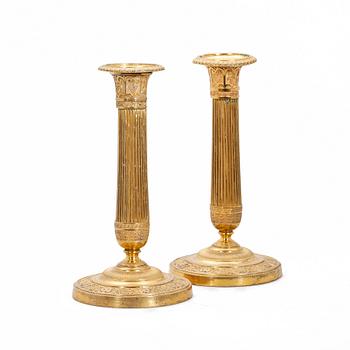 LJUSSTAKAR, ett par, empire, brons, 1800-talets första hälft.