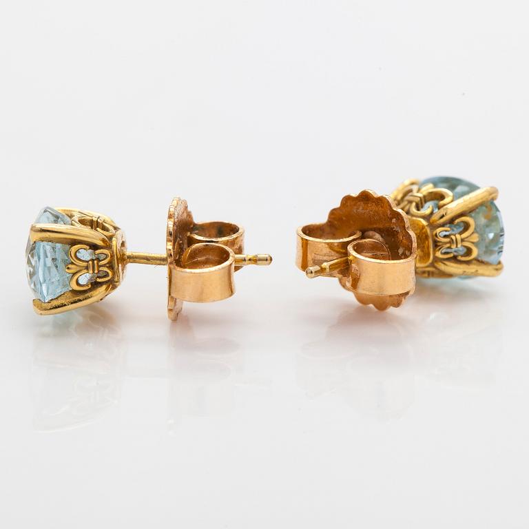 Korvakorut, 18K kultaa, topaasi ja akvamariini.