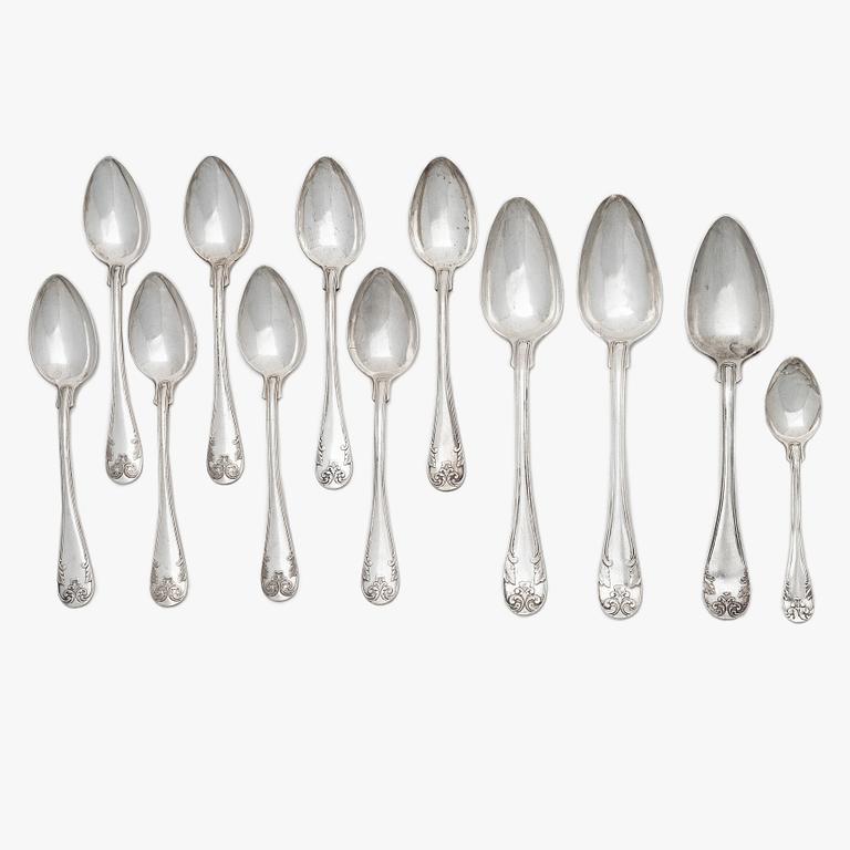 Skedar, 12 st, silver, modell Gammal fransk, Sverige, bl a med stämplar S Pettersson, Linköping 1862.
