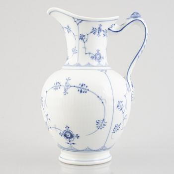 A 'Blue Fluted Half Lace' / 'Musselmalet' porcelain chocolate pot, Royal Copenhagen, model 482, post 1923.