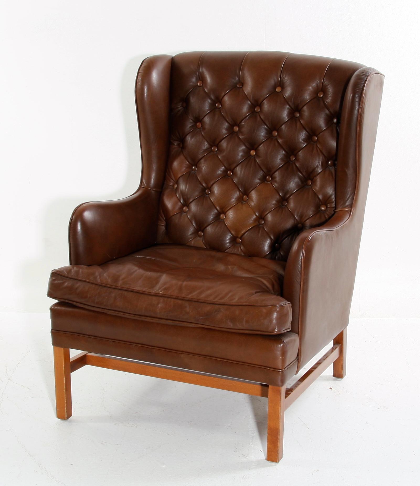 ÖRONLAPPSFÅTÖLJ, brunt läder. OPE Möbler, Danmark.