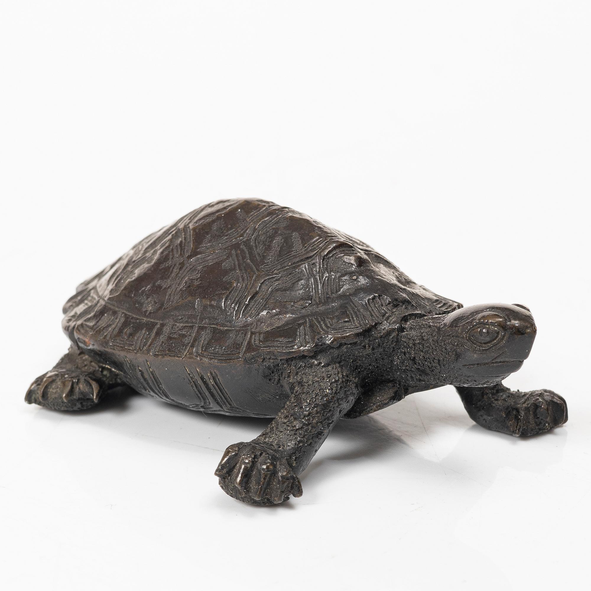 A bronze okimono, Japan, Meiji (1868-1912).