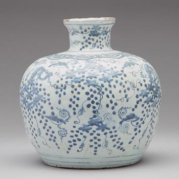 A blue and white vase, Ming dynasty (1368-1644).