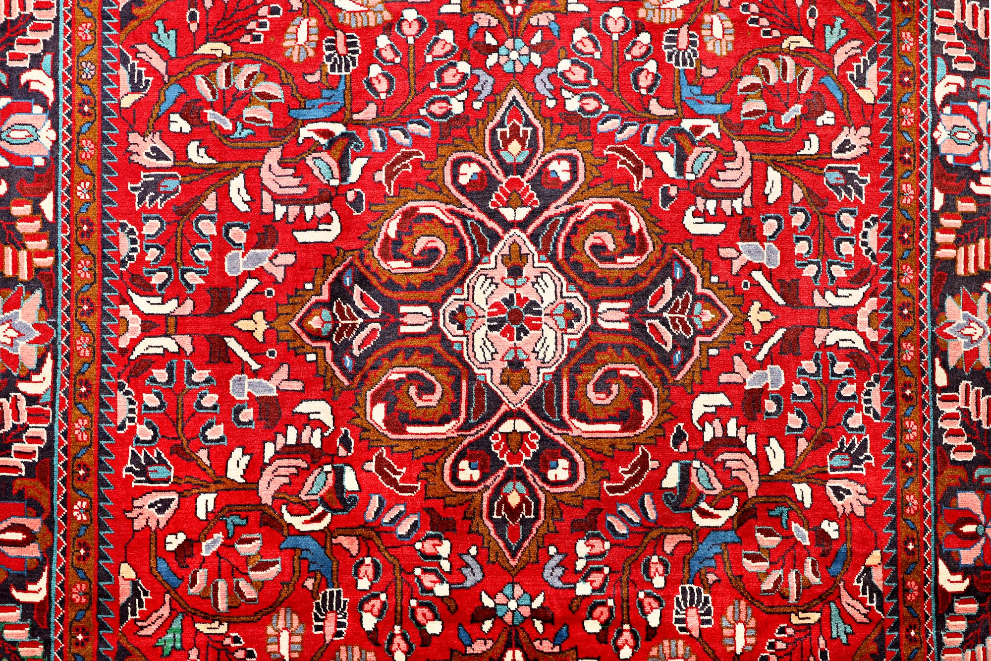 A Lilihan carpet, c. 333 x 225 cm.