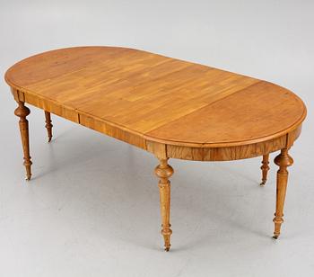 A late 19th century dining table.