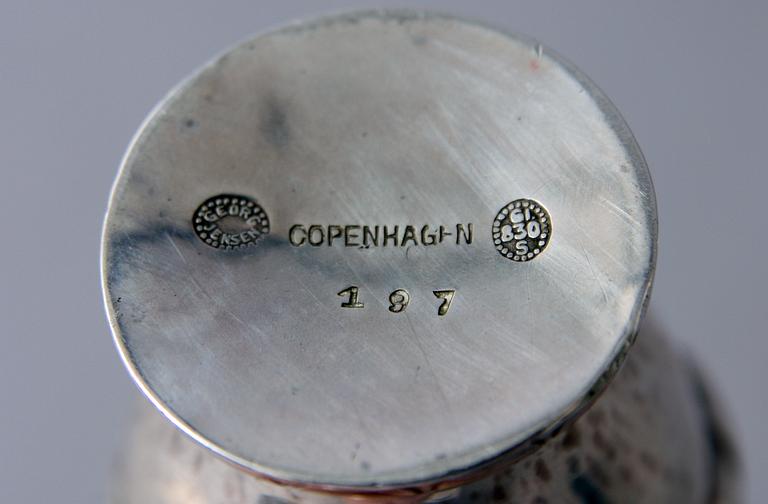 PEPPARSTRÖARE, ett par, silver, Georg Jensen, Danmark, modellnr 197.