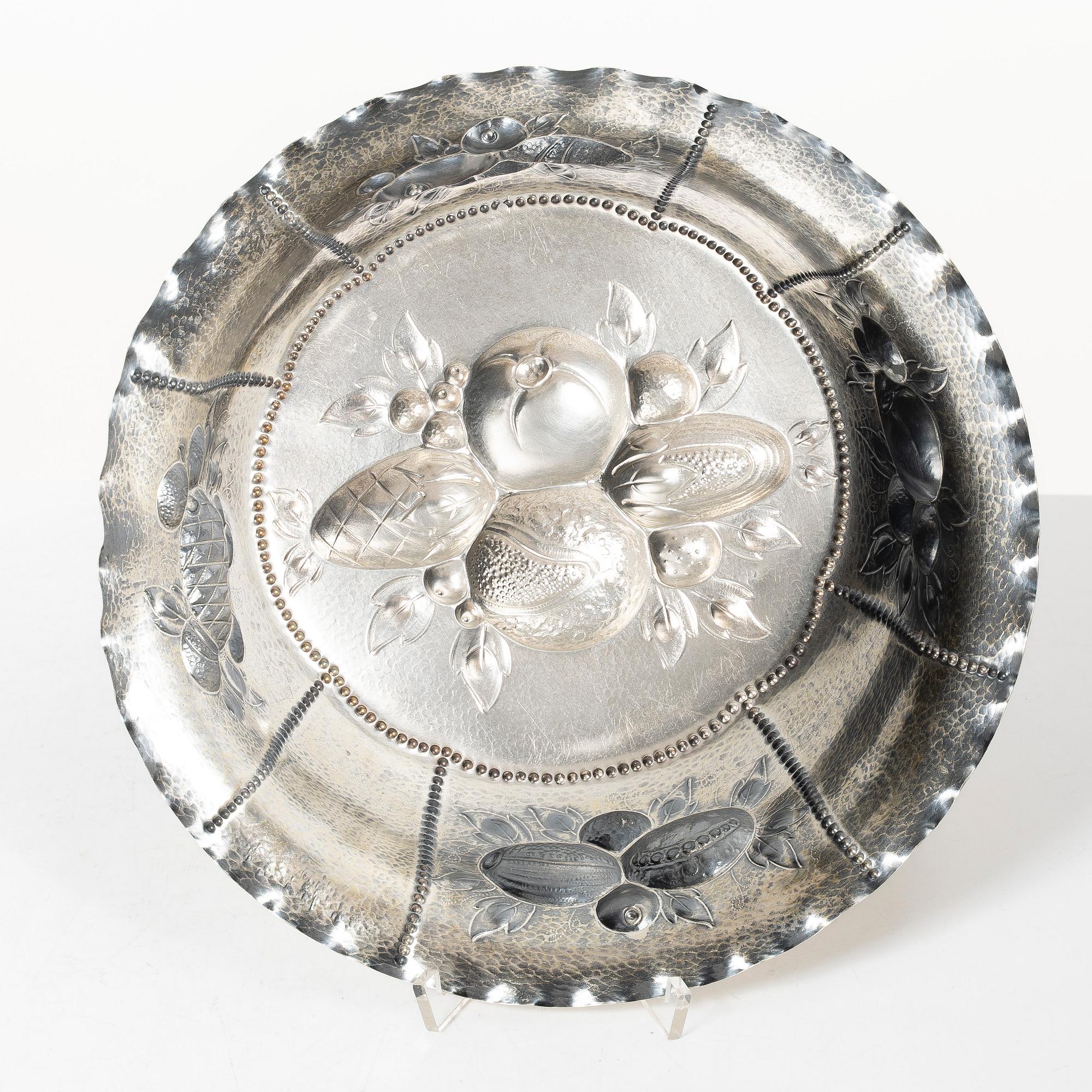 Skålfat, silver, C.G.Hallberg, Stockholm, troligtvis 1905.