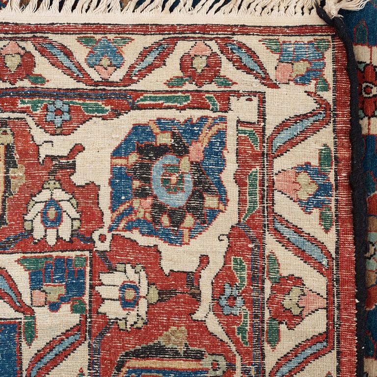 CARPET. Semi-antique Veramin. 313 x 218,4 cm.