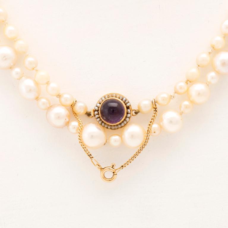 Ateljé Stigbert cultured pearl necklace with 18K gold clasp, Stockholm 1964.