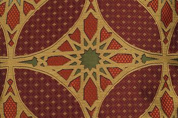 Kuddar, ett par, mönstrad vinröd textil från Silk Gallery.