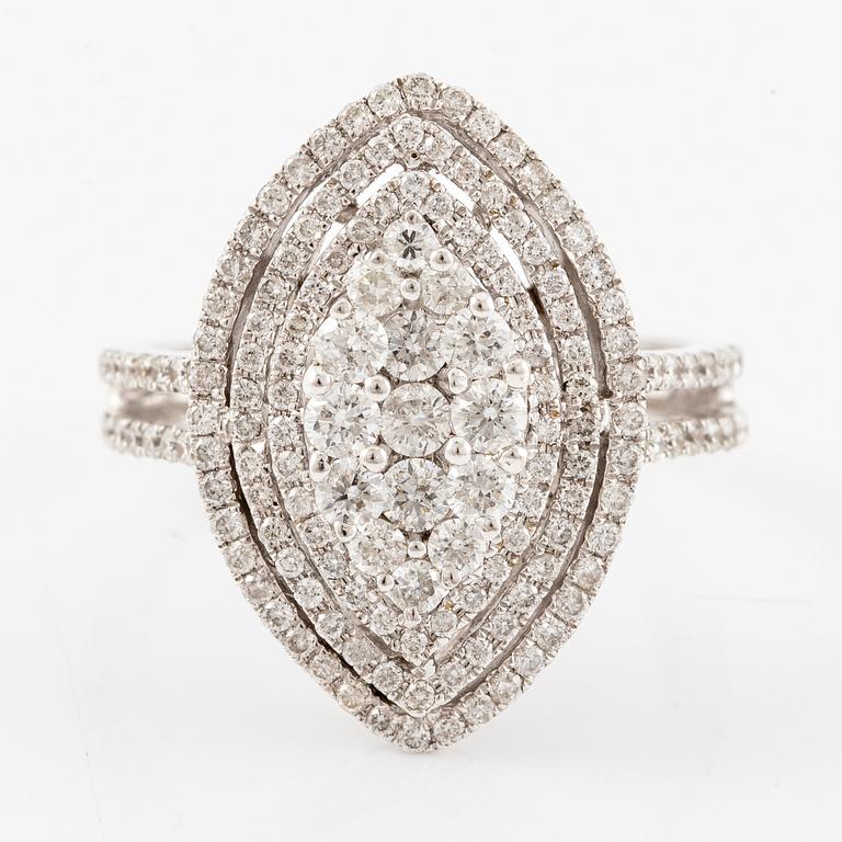 Ring in 18K white gold set with brilliant-cut diamonds,.
