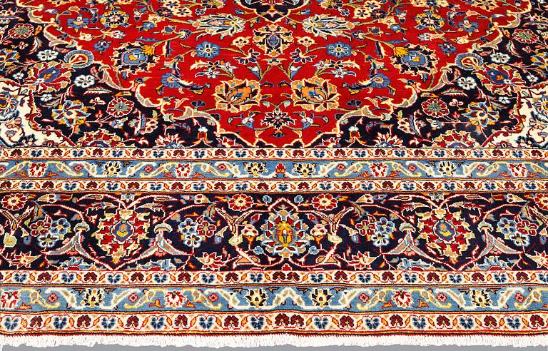 A Keshan carpet, approx. 395 x 300 cm.