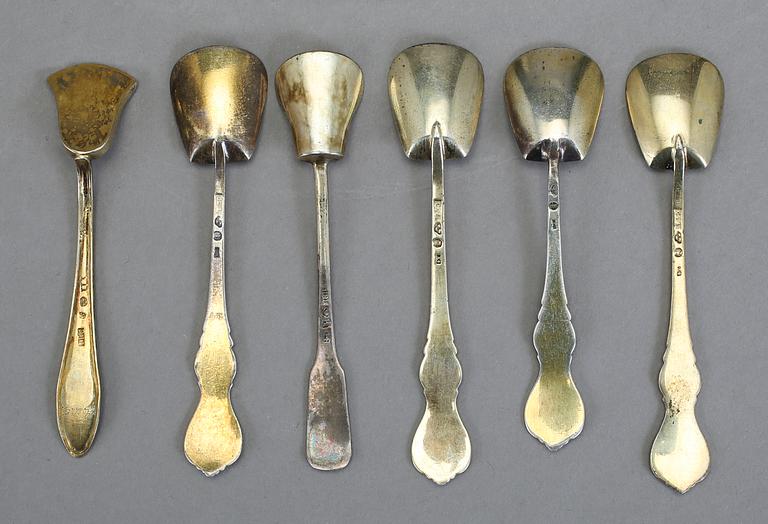 SKEDAR, saltskyfflar, silver, 6 st. vikt 4,9 gram, bl a 1852.