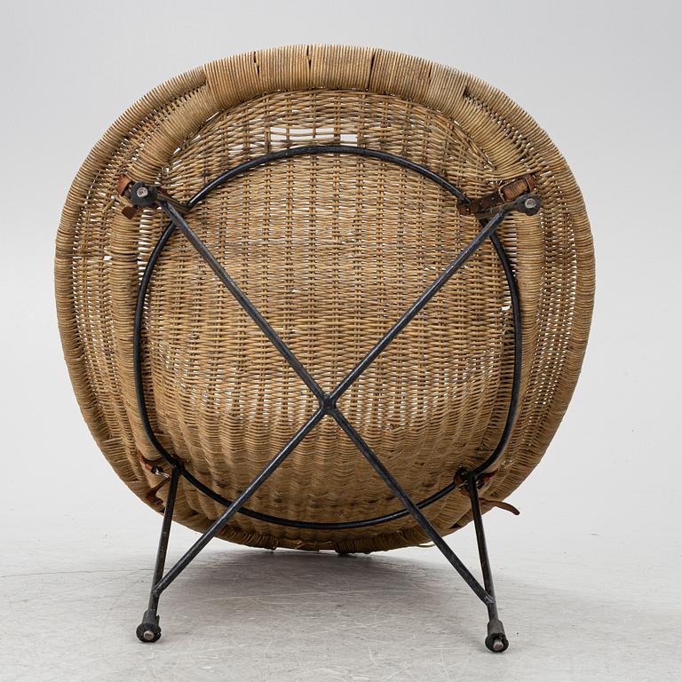 Kerstin Hörlin-Holmquist, An armchair, "Stora Kraal", designed for Nordiska Kompaniet's Triva series in 1952.