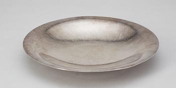 421. A Danish sterling silver dish, maker´s mark Georg Jensen.
