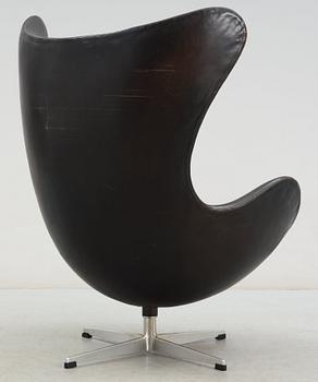 ARNE JACOBSEN, fåtölj "Ägget", Fritz Hansen, omkring 1960.