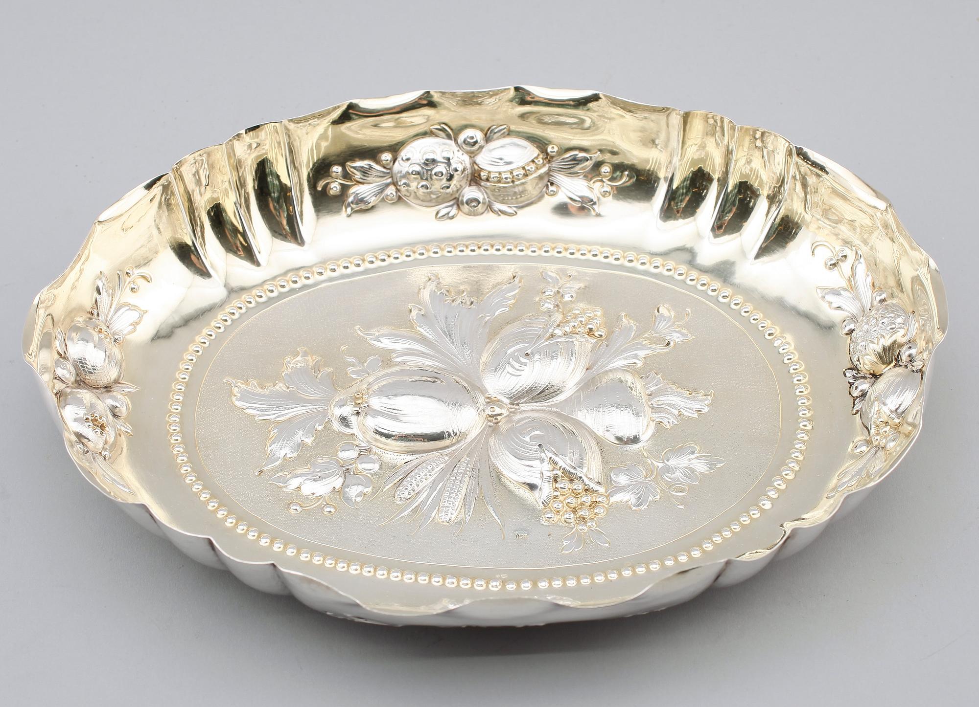 SKÅL, silver (830), svenska importstämplar, 1900-talets första hälft. Vikt ca 341 gram.