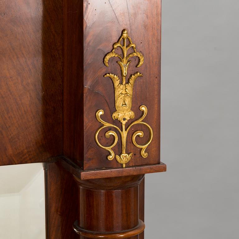 Peili ja konsolipöytä, 1800-luvun loppupuoli.