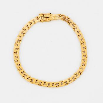 18K gold bracelet.