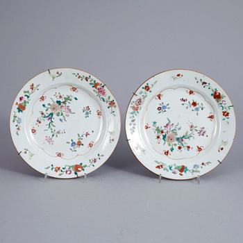 TALLRIKAR, ett par, porslin, Qianlong, Kina 1700-tal.