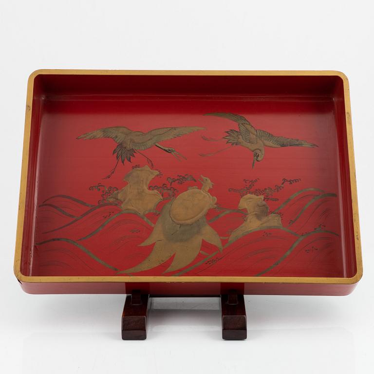 A Japanese lacquer tray, Meiji period (1868-1912).
