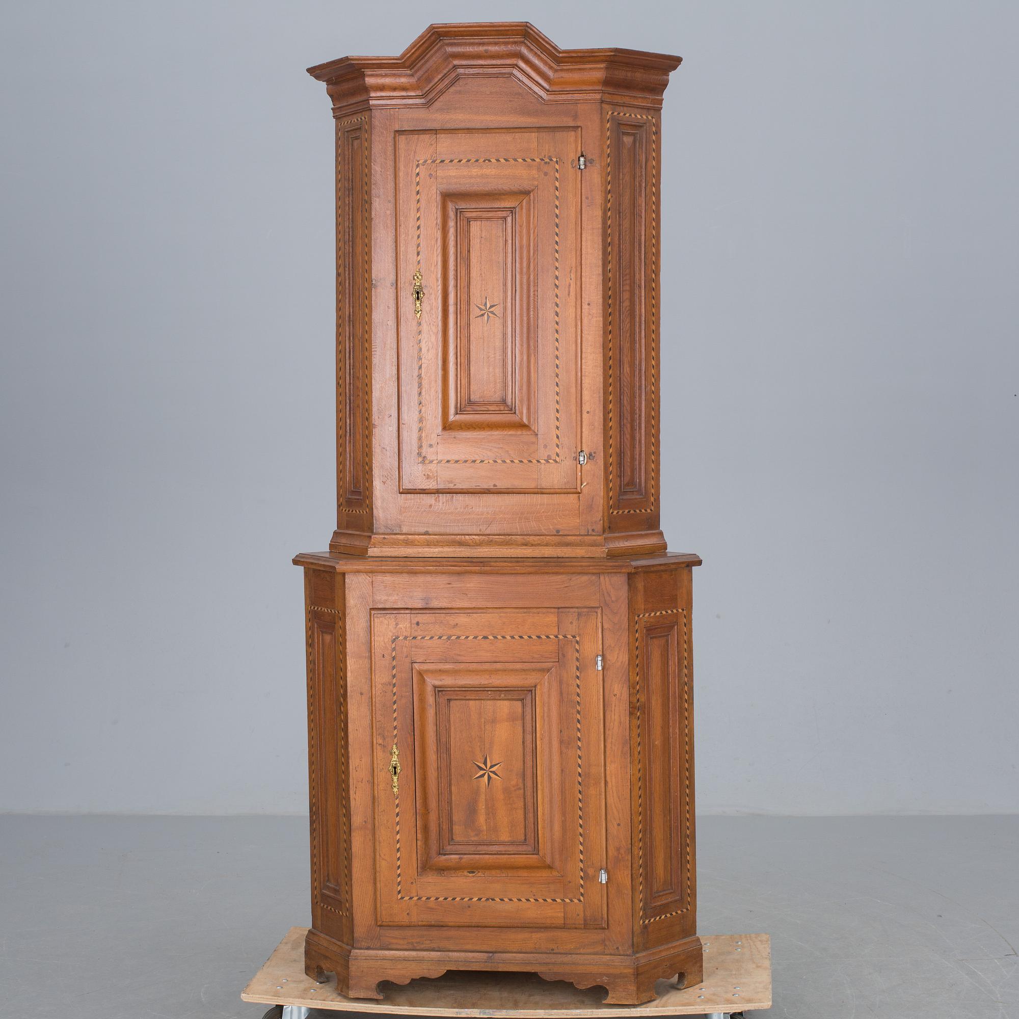 HÖRNSKÅP, barock/barockstil.