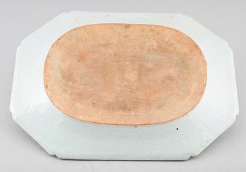 STEKFAT, porslin, Kina, Qianlong 1736-1795.