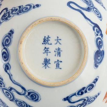 A porcelain-bowl, China, 20th century.