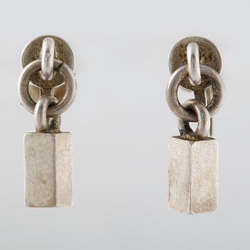 ÖRHÄNGEN, ett par, silver, Wiwen Nilsson, Lund, 1952. Vikt 6,1 gram.