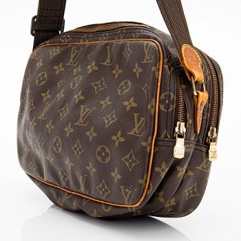 Louis Vuitton, a Monogram Canvas 'Reporter GM' shoulder bag.