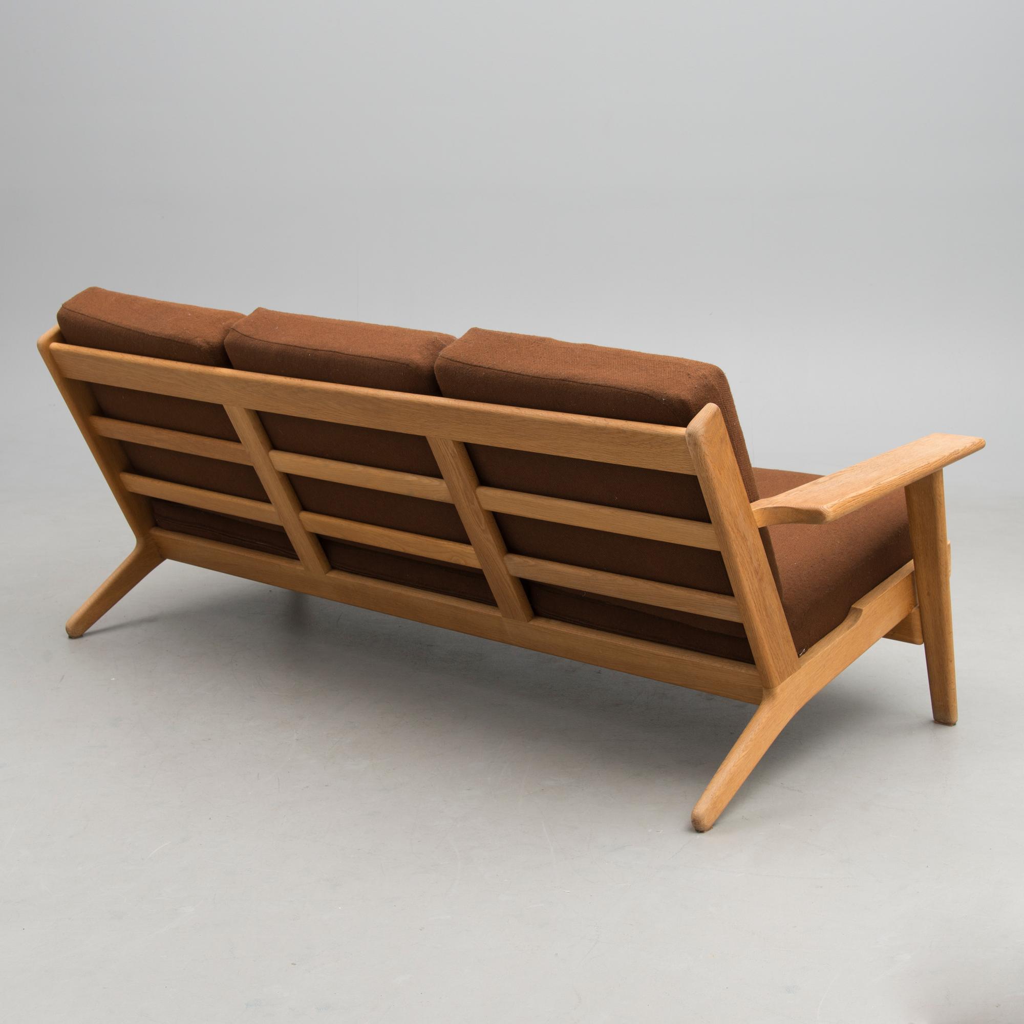 HANS J WEGNER, sohva, malli GE 290, Getama Gedsted, Tanska 1900-luvun puoliväli.